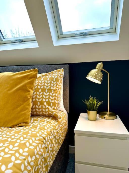 Massive New 8 Bedroom House Sleeps Up To 21 - Accepts Groups - Great Location - Free Parking - Fast Wifi - Smart Tvs - Sleeps Up To 21 People - Close To Bournemouth & Poole Town Centre & Sandbanks Екстериор снимка