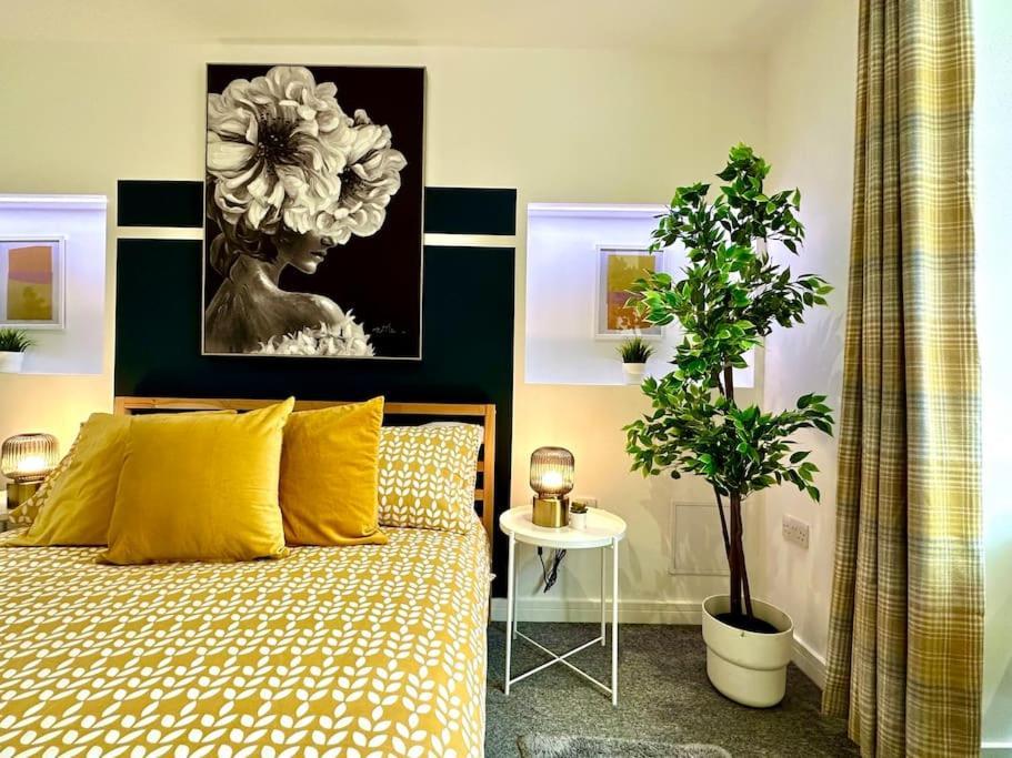 Massive New 8 Bedroom House Sleeps Up To 21 - Accepts Groups - Great Location - Free Parking - Fast Wifi - Smart Tvs - Sleeps Up To 21 People - Close To Bournemouth & Poole Town Centre & Sandbanks Екстериор снимка