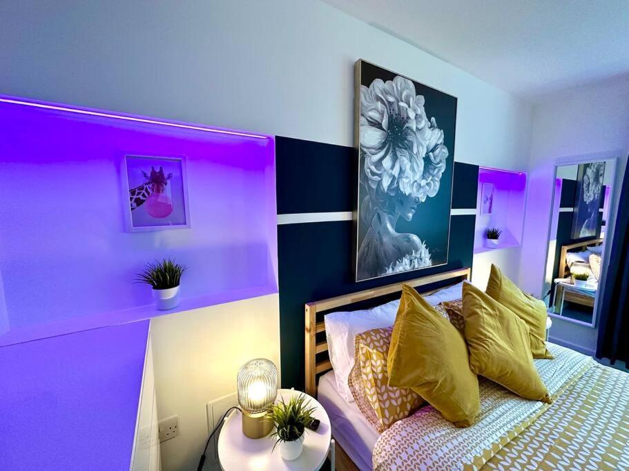 Massive New 8 Bedroom House Sleeps Up To 21 - Accepts Groups - Great Location - Free Parking - Fast Wifi - Smart Tvs - Sleeps Up To 21 People - Close To Bournemouth & Poole Town Centre & Sandbanks Екстериор снимка