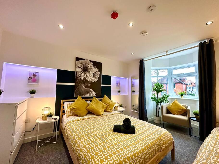 Massive New 8 Bedroom House Sleeps Up To 21 - Accepts Groups - Great Location - Free Parking - Fast Wifi - Smart Tvs - Sleeps Up To 21 People - Close To Bournemouth & Poole Town Centre & Sandbanks Екстериор снимка