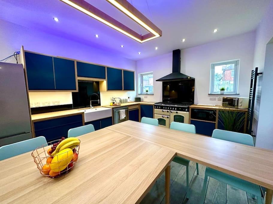 Massive New 8 Bedroom House Sleeps Up To 21 - Accepts Groups - Great Location - Free Parking - Fast Wifi - Smart Tvs - Sleeps Up To 21 People - Close To Bournemouth & Poole Town Centre & Sandbanks Екстериор снимка