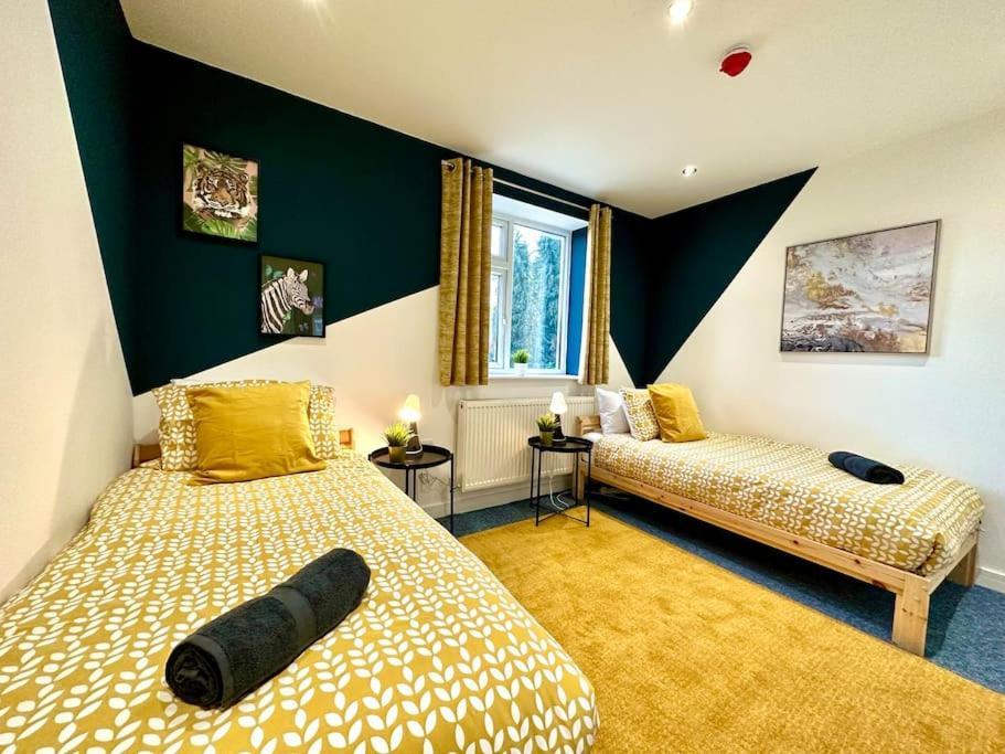 Massive New 8 Bedroom House Sleeps Up To 21 - Accepts Groups - Great Location - Free Parking - Fast Wifi - Smart Tvs - Sleeps Up To 21 People - Close To Bournemouth & Poole Town Centre & Sandbanks Екстериор снимка