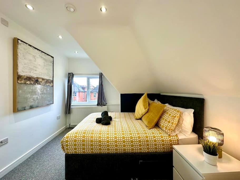 Massive New 8 Bedroom House Sleeps Up To 21 - Accepts Groups - Great Location - Free Parking - Fast Wifi - Smart Tvs - Sleeps Up To 21 People - Close To Bournemouth & Poole Town Centre & Sandbanks Екстериор снимка